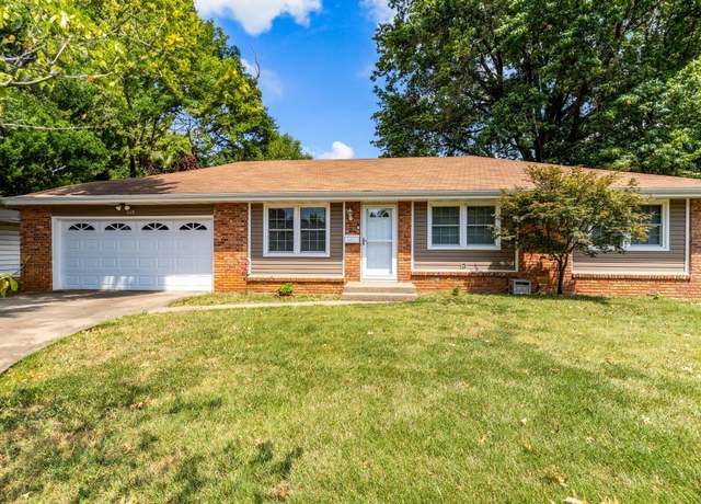 Property at 1119 E Greenwood St, Springfield, MO 65807, 3 beds, 2 baths