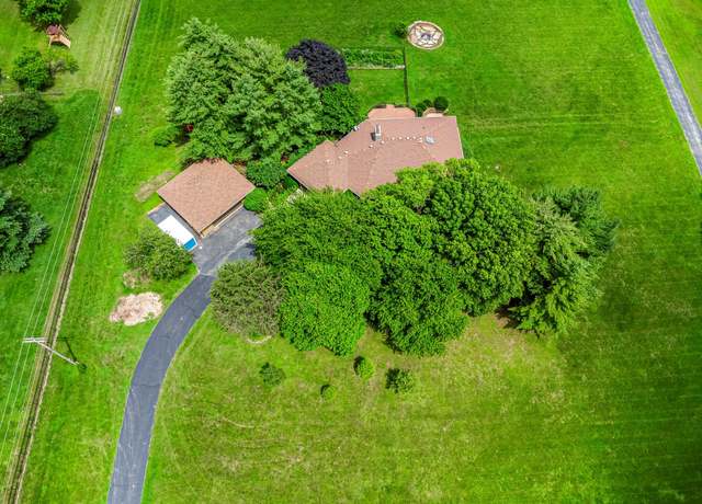 Property at 632 N Farm Rd 193, Springfield, MO 65802, 4 beds, 3 baths