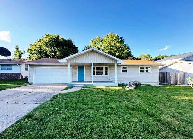 Property at 2751 W Sylvia Ct, Springfield, MO 65803, 3 beds, 2 baths