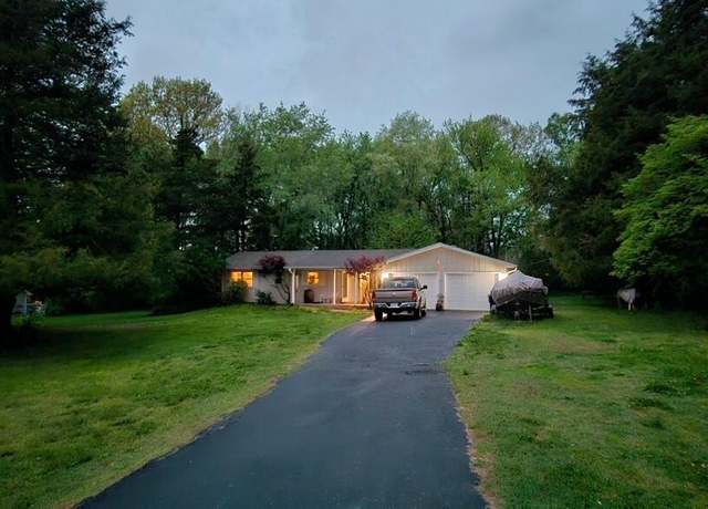 Property at 861 S Pin Oak Dr, Springfield, MO 65809, 3 beds, 2.5 baths