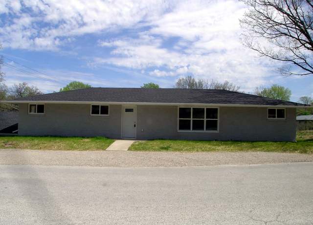 Property at 424 N Clay St, Marshfield, MO 65706, 4 beds, 2 baths