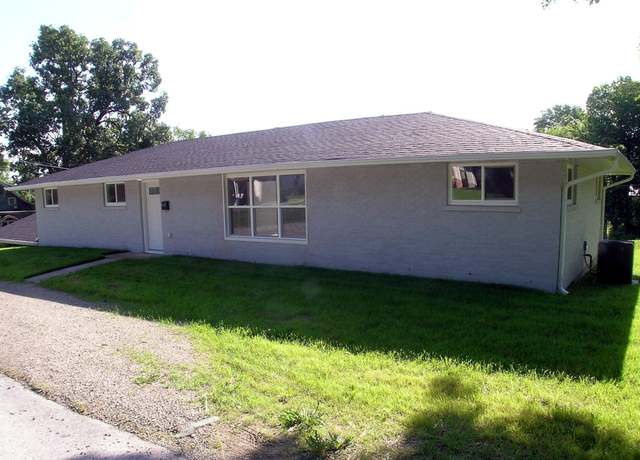 Property at 424 N Clay St, Marshfield, MO 65706, 4 beds, 2 baths