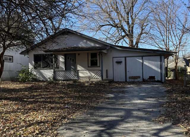 Property at 1657 N Hayes Ave, Springfield, MO 65803, 2 beds, 1 bath