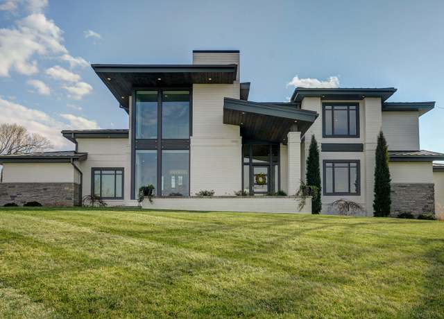 Property at 3900 E Dunrobin Dr, Springfield, MO 65809, 4 beds, 3.5 baths
