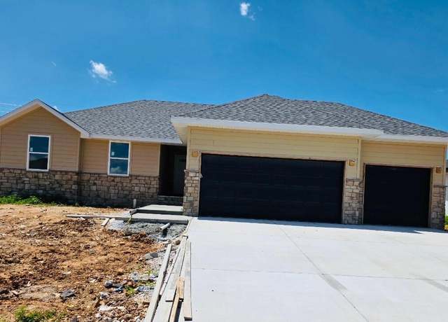 Property at 921 S Deerfield Ct, Nixa, MO 65714, 3 beds, 2 baths