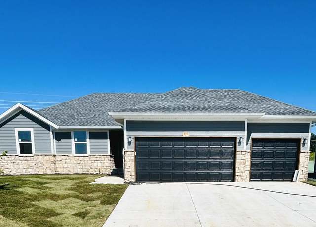 Property at 921 S Deerfield Ct, Nixa, MO 65714, 3 beds, 2 baths