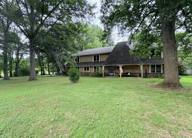 Property at 2412 S Camber Ave, Springfield, MO 65809, 4 beds, 3.5 baths