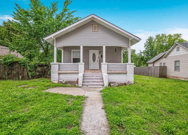 Property at 318 W Olive St, Aurora, MO 65605, 2 beds, 2 baths