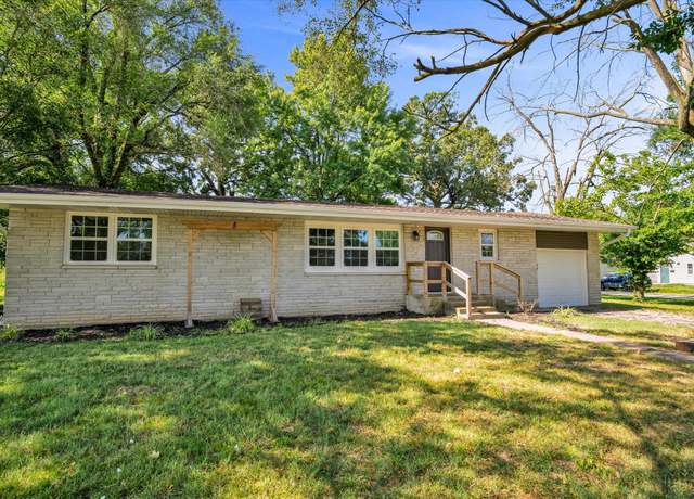 Property at 702 E Highland St, Aurora, MO 65605, 3 beds, 1 bath