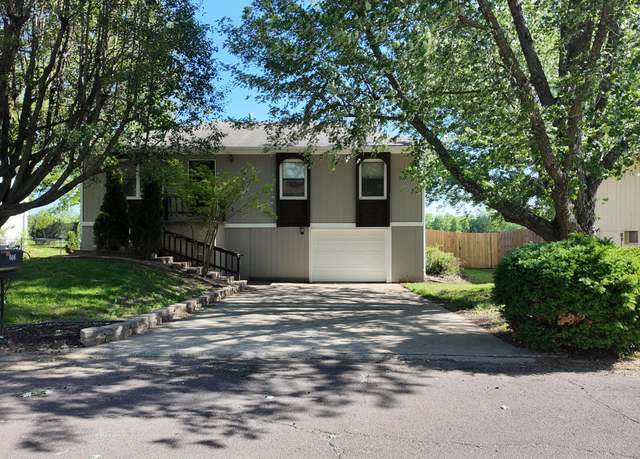 Property at 606 W Clover Dr, Clinton, MO 64735, 3 beds, 1 bath
