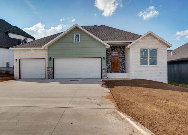Property at 3017 W Teton Dr, Springfield, MO 65810, 3 beds, 2 baths
