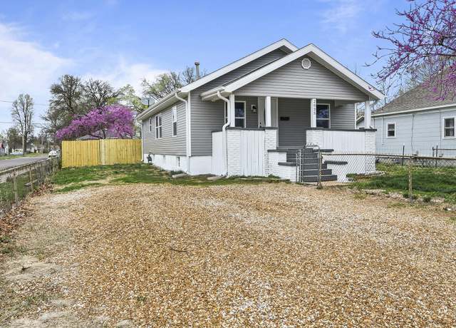 Property at 2035 W Scott St, Springfield, MO 65802, 2 beds, 1 bath