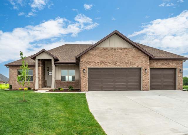 Property at 1085 W Franklin Ct, Springfield, MO 65810, 4 beds, 2 baths
