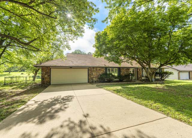 Property at 4852 S Charleston Ave, Springfield, MO 65804, 4 beds, 2.5 baths