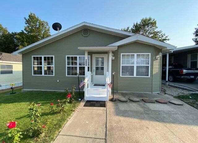 Property at 203 Forest Park Ln, Branson, MO 65616, 3 beds, 2 baths