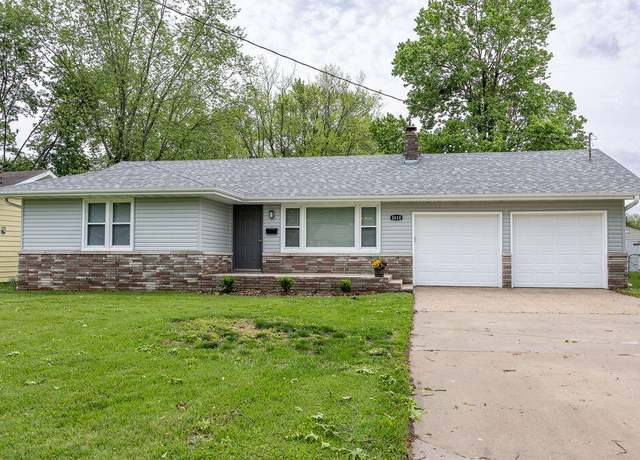 Property at 2610 E Belmont St, Springfield, MO 65802, 3 beds, 2 baths