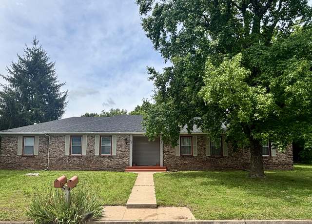 Property at 900-902 E Kirkwood St, Aurora, MO 65605, 1 bath
