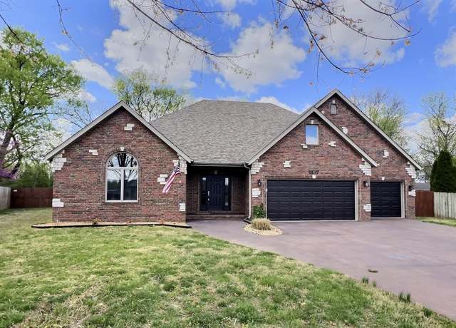 Property at 1837 W Village Ln, Springfield, MO 65807, 5 beds, 3 baths