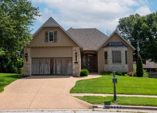 Property at 966 S Carriage Ave, Springfield, MO 65809, 4 beds, 2.5 baths
