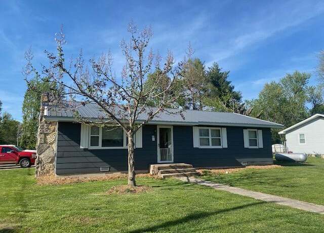 Property at 301 E Harker St, Mountain Grove, MO 65711, 3 beds, 2 baths