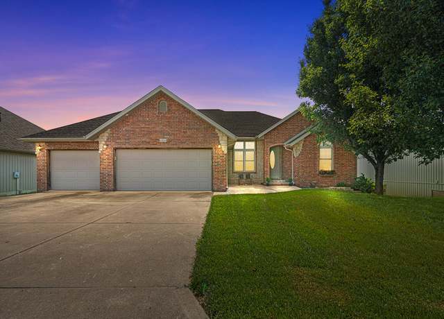Property at 628 N Alexandria St, Nixa, MO 65714, 5 beds, 3 baths