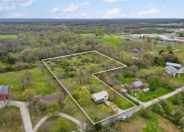 Property at 152 Farnsworth Ln, Marshfield, MO 65706, 3 beds, 2 baths