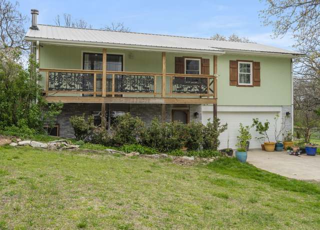 Property at 152 Farnsworth Ln, Marshfield, MO 65706, 3 beds, 2 baths