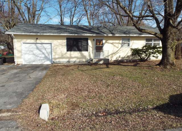 Property at 308 N Sunshine St, Marshfield, MO 65706, 3 beds, 1 bath