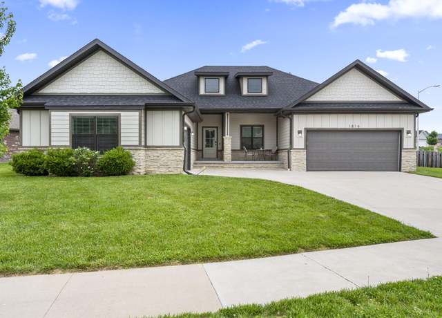 Property at 1816 N Bristol Ave, Springfield, MO 65802, 3 beds, 2.5 baths