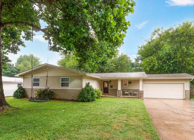 Property at 1035 E Edgewood St, Springfield, MO 65807, 3 beds, 2 baths