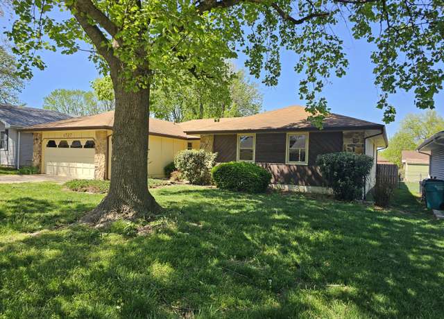 Property at 1727 W Winchester St, Springfield, MO 65807, 4 beds, 2 baths
