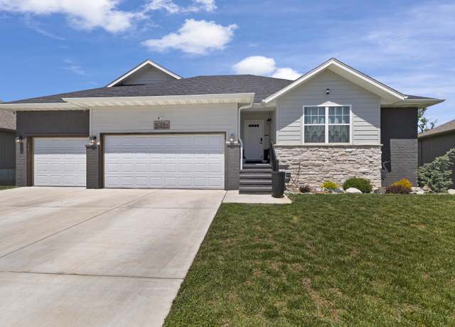 Property at 872 W Elmwood Cir, Nixa, MO 65714, 5 beds, 3 baths
