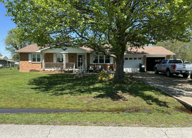 Property at 1531 W Chestnut St, Bolivar, MO 65613, 3 beds, 2 baths