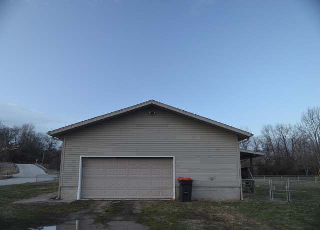 Property at 203 Clover Dr, Cassville, MO 65625, 3 beds, 2 baths