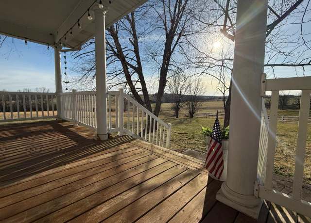 Property at 1326 County Road 359, Thayer, MO 65791, 5 beds, 4 baths