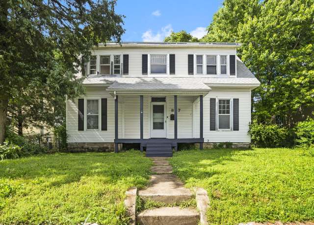 Property at 827 W Webster St, Springfield, MO 65802, 3 beds, 2 baths