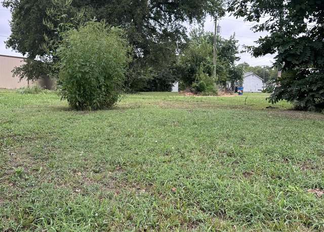 Property at 1003 Jackson St, Lamar, MO 64759