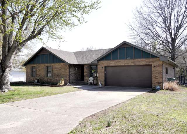 Property at 1204 W Northwood St, Bolivar, MO 65613, 4 beds, 2 baths