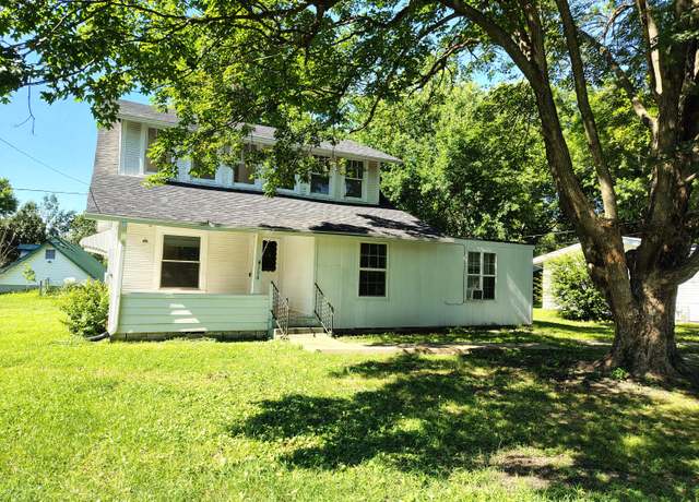 Property at 208 E Maude Ave, Crane, MO 65633, 4 beds, 2 baths