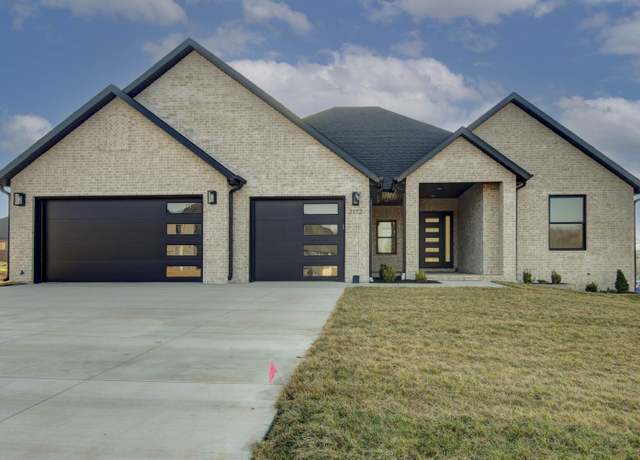Property at 2112 N Sun Valley Dr, Springfield, MO 65802, 4 beds, 3 baths