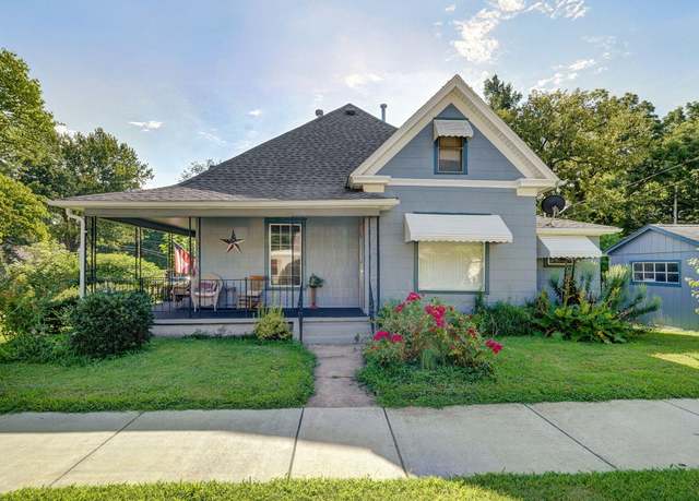Property at 1462 E Mcdaniel St, Springfield, MO 65802, 2 beds, 1 bath