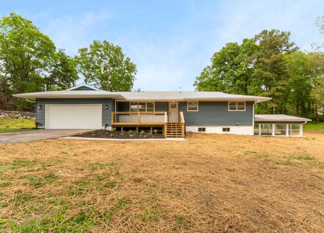 Property at 441 E Lakeview Ter, Springfield, MO 65810, 4 beds, 3 baths