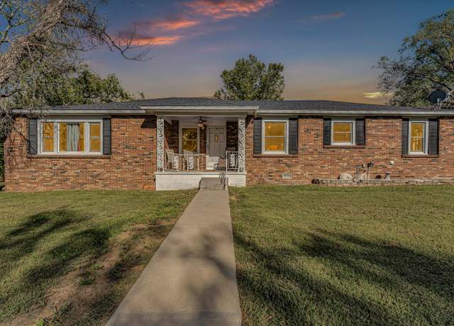 Property at 1400 W Oak St, Ozark, MO 65721, 4 beds, 3 baths