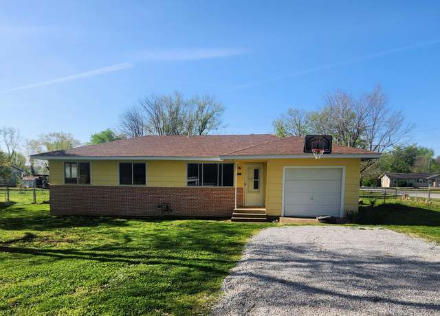 Property at 1814 Hull St, West Plains, MO 65775, 3 beds, 1 bath