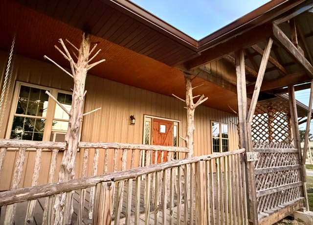 Property at 401 N Busch St, Mountain Grove, MO 65711, 2 beds, 2 baths
