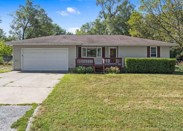 Property at 110 W Maple St, Nixa, MO 65714, 3 beds, 2 baths