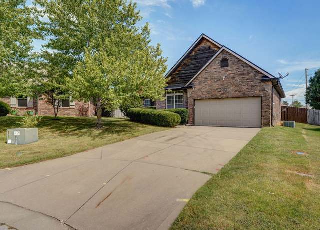 Property at 3119 W Melbourne St, Springfield, MO 65810, 3 beds, 2 baths