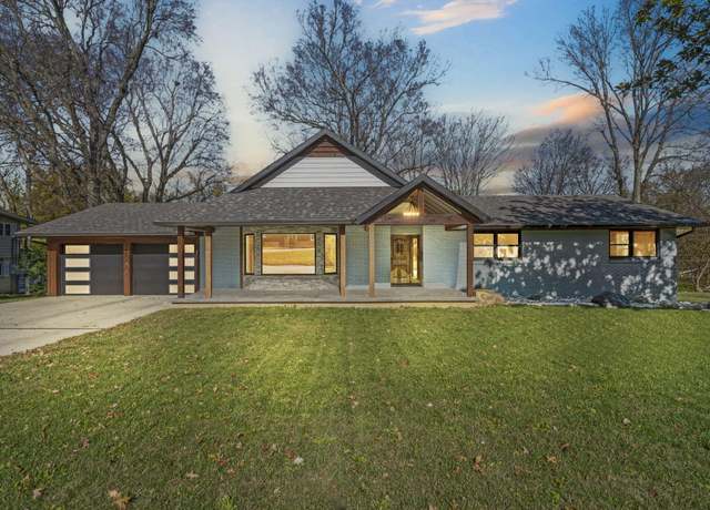 Property at 2237 E Edgewood St, Springfield, MO 65804, 5 beds, 3 baths
