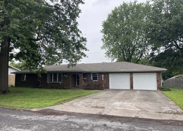 Property at 641 N Claud Ave, Bolivar, MO 65613, 3 beds, 2.5 baths