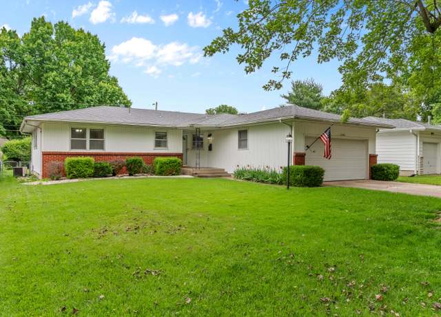 Property at 1541 E Crestview St, Springfield, MO 65804, 3 beds, 1.5 baths